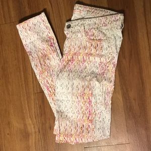 Beautiful patterned long pants, fit like jeans